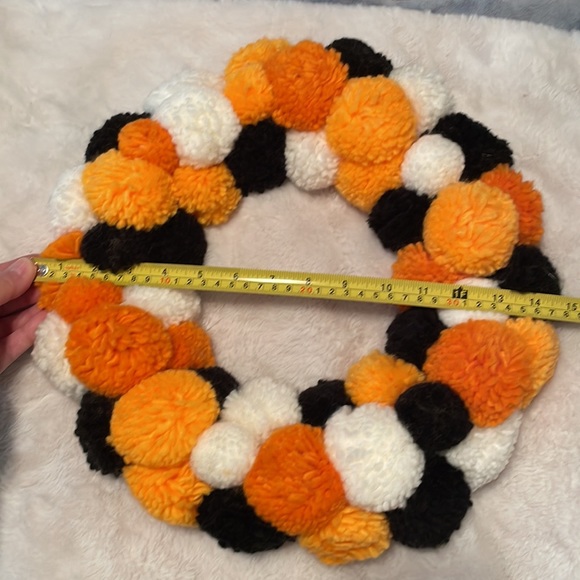 Halloween pompom wreath NWT - Picture 6 of 8